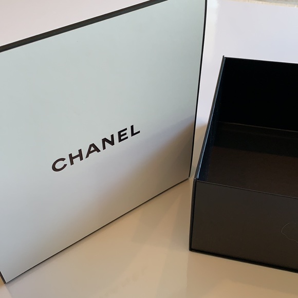 CHANEL empty gift box - Picture 7 of 9